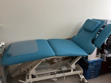 Therapieliege, Patientenliege, Massageliege - mit Sperrbox - elektrisch, fahrbar