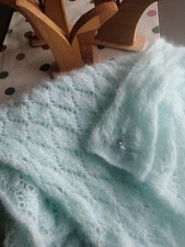 Handarbeit, zarter Schal in