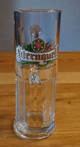 Bierkrug aus glas sternquell - aus,