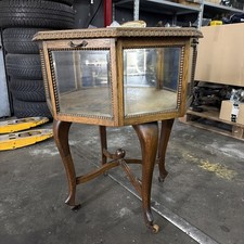 Teevitrine Kaffeetisch