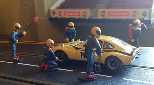 Slotcar pit stop crew - pit,