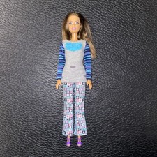 Barbie Puppe In lässigem Outfit Mit Schuhen Braune Haare