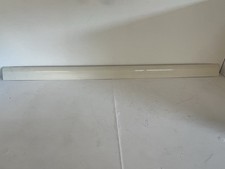 7H5853955B VW T5 Leiste Schutzleiste Mitte Heck für Heckklappe Grauweiß