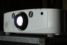 *Nec NP-PA550W+Objektiv*Beamer