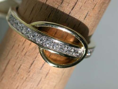 Gelbgoldring mit zirkonias - gelbgoldring,