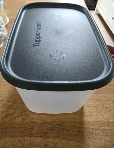 Tupperware one touch l - one,