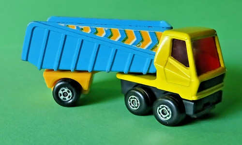 Matchbox articulated truck - ©,