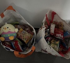 2x Tüten Kamelle abzugeben