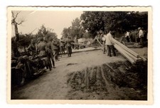 Foto/Photo Portrait Wehrmacht Soldaten Pionier; Technik; BMW R75 & PKW; Ostfront
