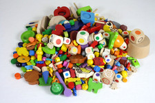 Haba Spiel- bunte Ersatzteile ,Würfel usw. ca.1 kg ( Holz ) Tüte  (1 )