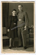 Portrait - Oberschütze mit Schirmmütze und Braut - PK-Format