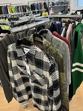 Restposten-Marken-Kleidung ( Outlet Box )für reseller‼️Uvp Wert Min. 1000€‼️