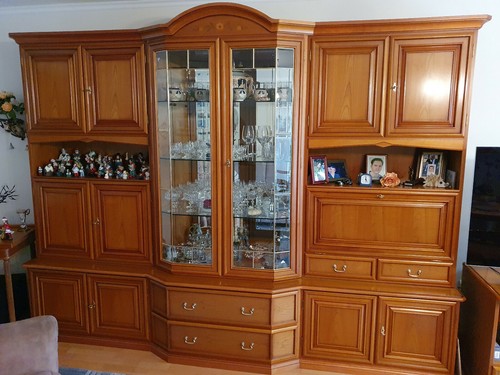 Wohnzimmerschrank