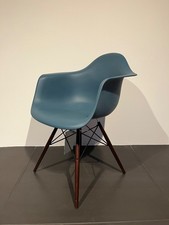 vitra Eames Plastic Armchair