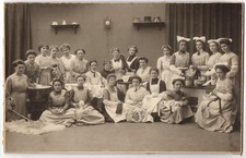 Fotografie junge Damen einer