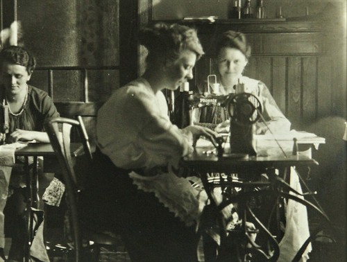 Original foto näherinnen - foto,