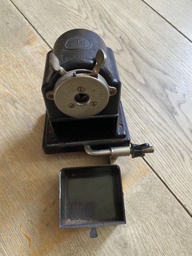 Bleistiftspitzmaschine - ,