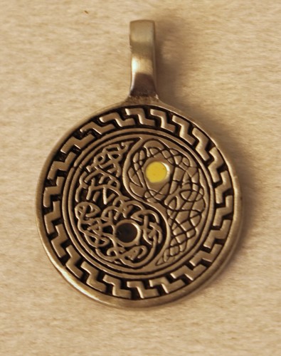 Rundes amulett yin und - rundes, yang