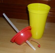 Trinkbecher mit Trinkhalm und Deckel rot gelb 0,5 l