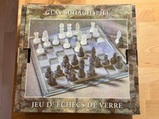 Schachset mit 32 Glasfiguren und Schachbrett 25x25 cm