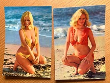 2 alte Ansichtskarten Erotik, Frau am Strand im Bikini