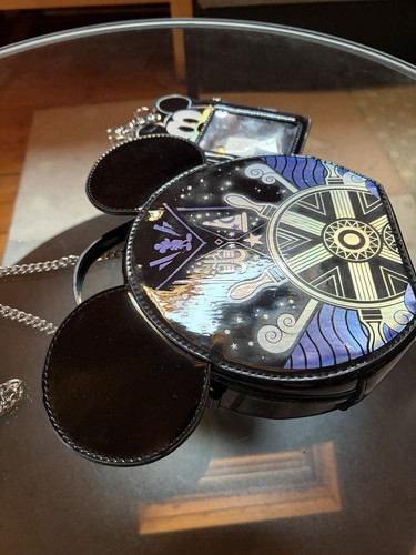 Handtasche aus glänzendem