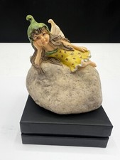 Elfe mit Flügel auf Stein Sammelfigur