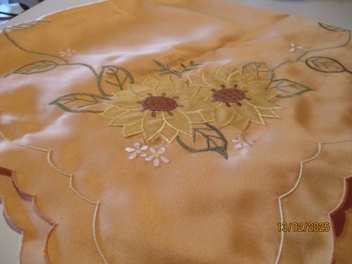 Gelbe mitteldecke mit - mitteldecke,