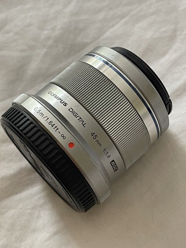 Olympus zuiko 45mm 1 - 45mm, f/1.8