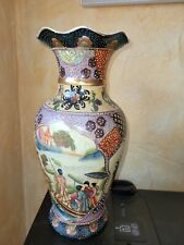 chinesische Vase, Bodenvase, bunte Malerei mit viel gold, unbeschädigt