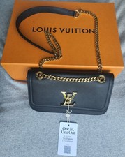 Louis VUITTON Lock Me Chain schwarz Crossbody Bag Schultertasche Leder