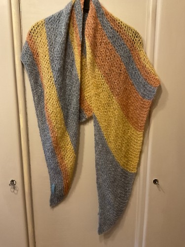 Handgestricktes dreieckstuch - handgestricktes,