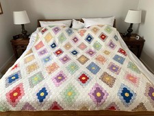 Vintage QUILT Tagesdecke aus 2.646 kleinen Sechsecken kunstvoll zusammengesetzt