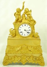 MUSEALE FEUER VERGOLDETE PENDULE CHARLS X  SIGNIERT GESTEM 1830