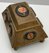 Ägyptisierende Deckeldose