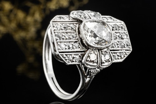 Antiker ring mit - ring, im
