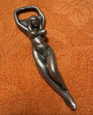 Alter Flaschenöffner Kapselheber Nackte Frau Erotika Akt Metall Pin-up Messing?