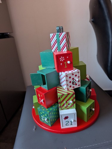 Adventskalender aus holz - aus,