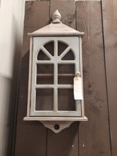 Hängeschrank aus Holz  im