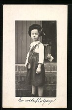 Foto-AK Mädchen im Kleid mit