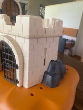 Kleine Burg-Ruine , gut erhalten