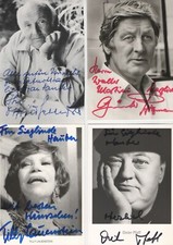 42 signierte Autogrammkarten TV Musik Konvolut, u.a. Strack, Loriot, Millowitsch