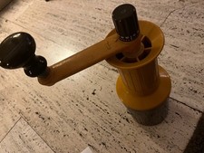 Getreidemühle Schnitzer CH,   Handgetreidemühle,Steinmahlwerk,H35cm,B9,5cm,gelb