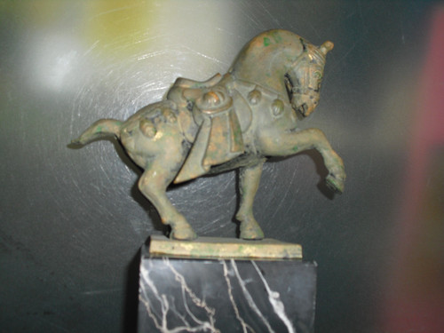 Eisengusspferd auf