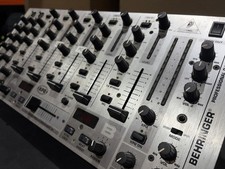Behringer Pro Mixer VMX1000 -
