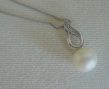 Halskette 375er Weißgold Kette + Anhänger mit Perle & kleinem Diamant