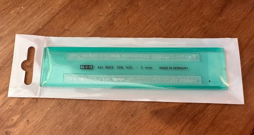 Zeichenschablone alphabet - m+r,