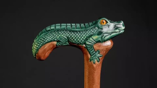 Handgeschnitzter alligator - handgeschnitzter,