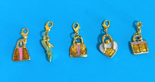 Set fünf goldfarbene
