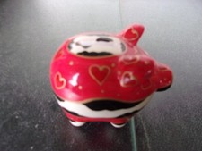 Kleines rotes Sparschwein mit